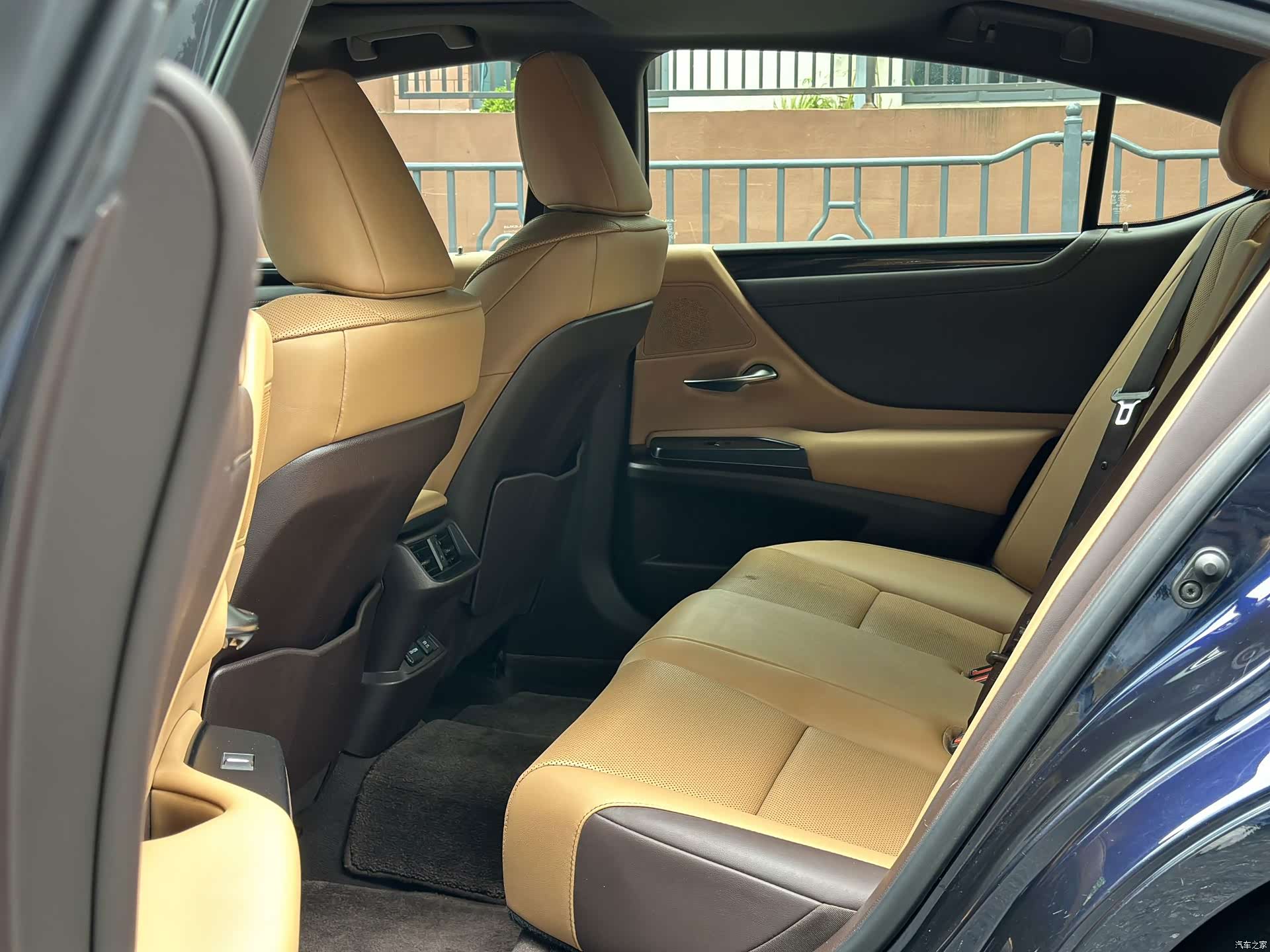 Lexus ES, 2021 все фото