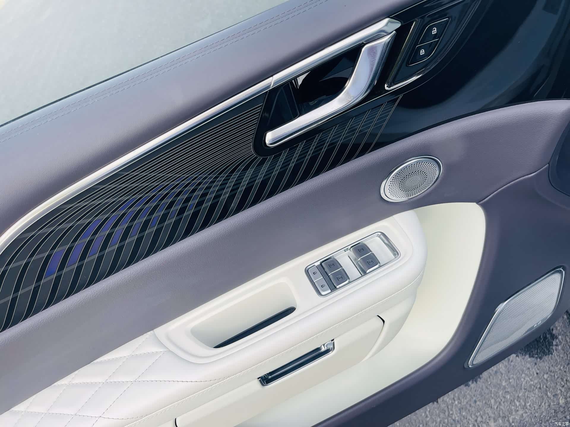 Hongqi E-HS9, 2023 8