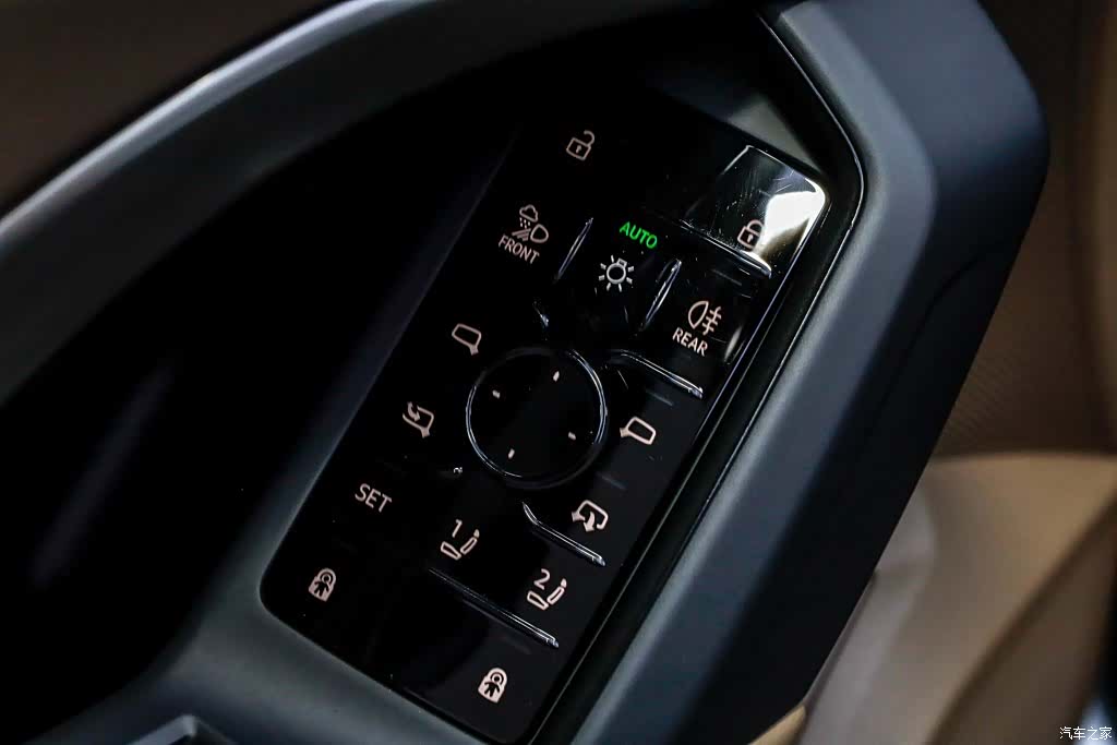 Audi Q5L, 2026 12
