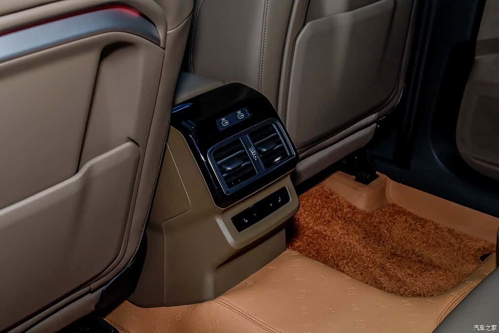 Audi Q5L, 2026 11