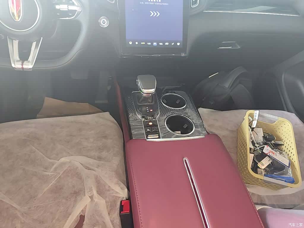 Hongqi HS3, 2026 14