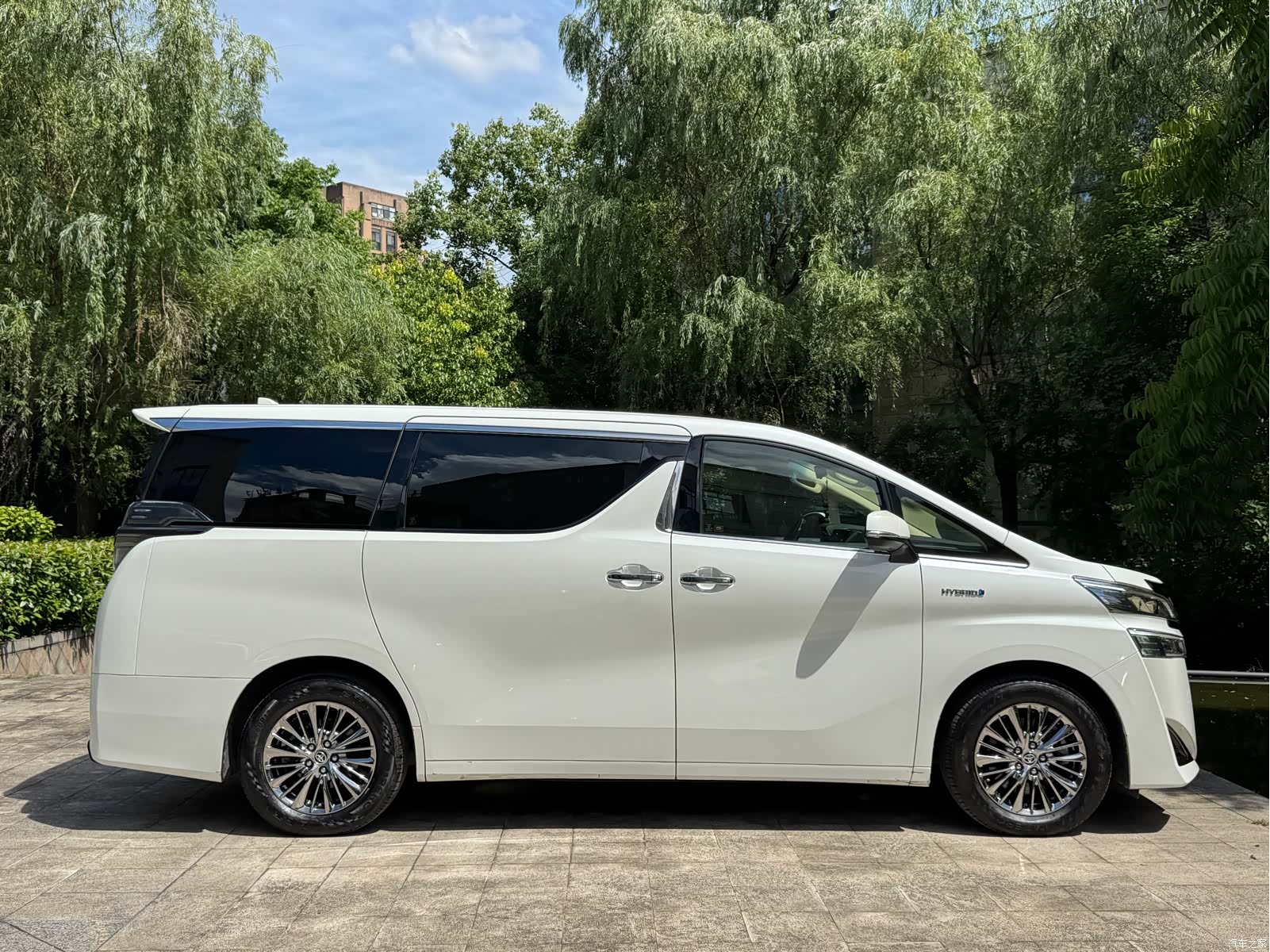 Toyota Vellfire, 2021 8