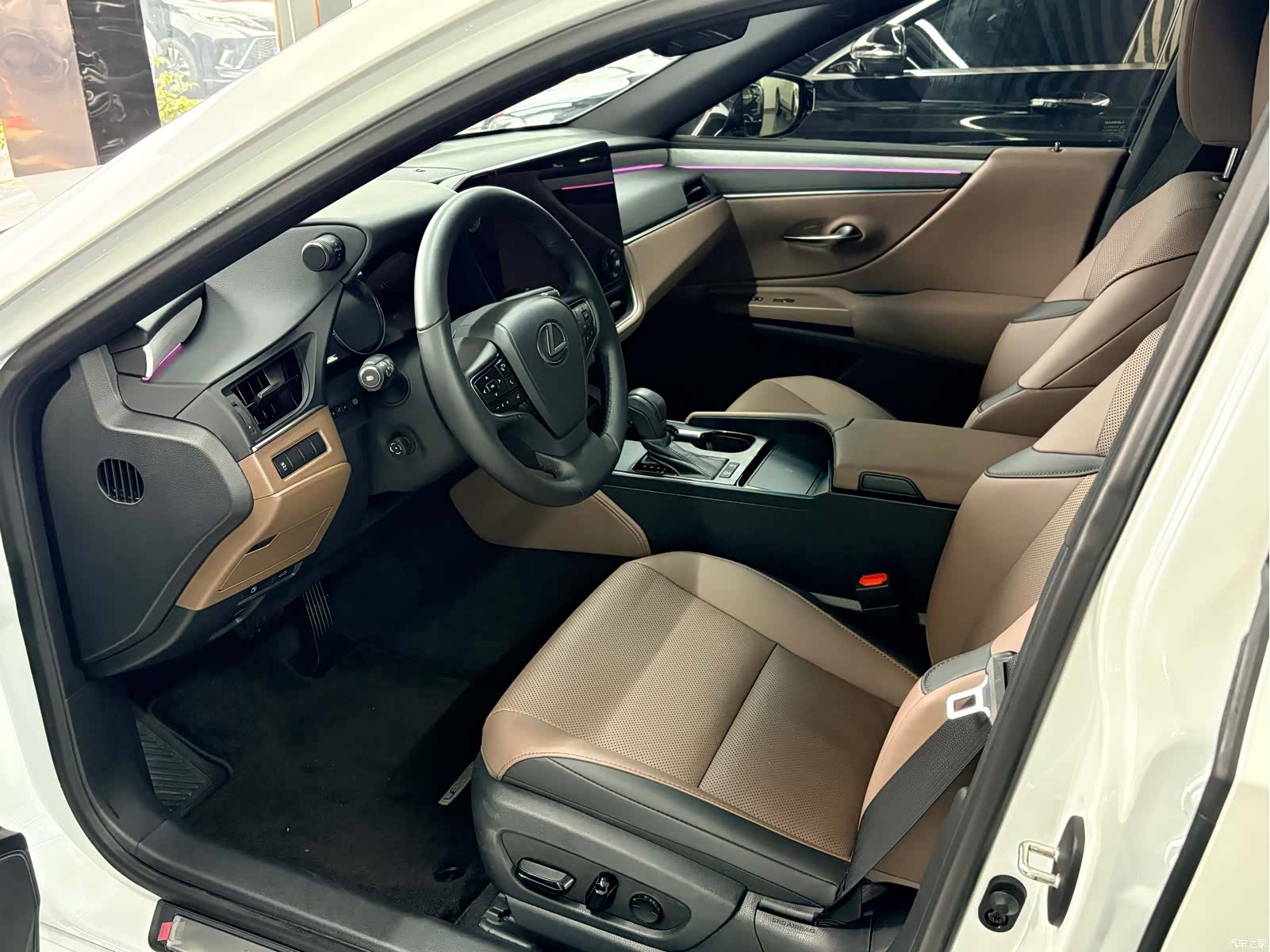 Lexus ES, 2025 7