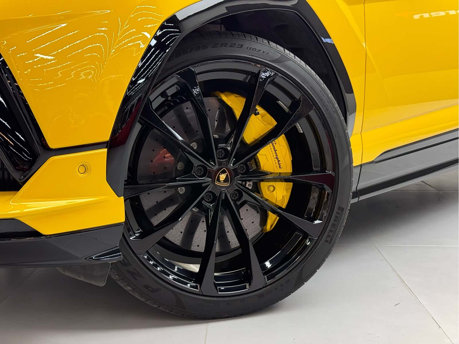 Lamborghini Urus, 2023 8