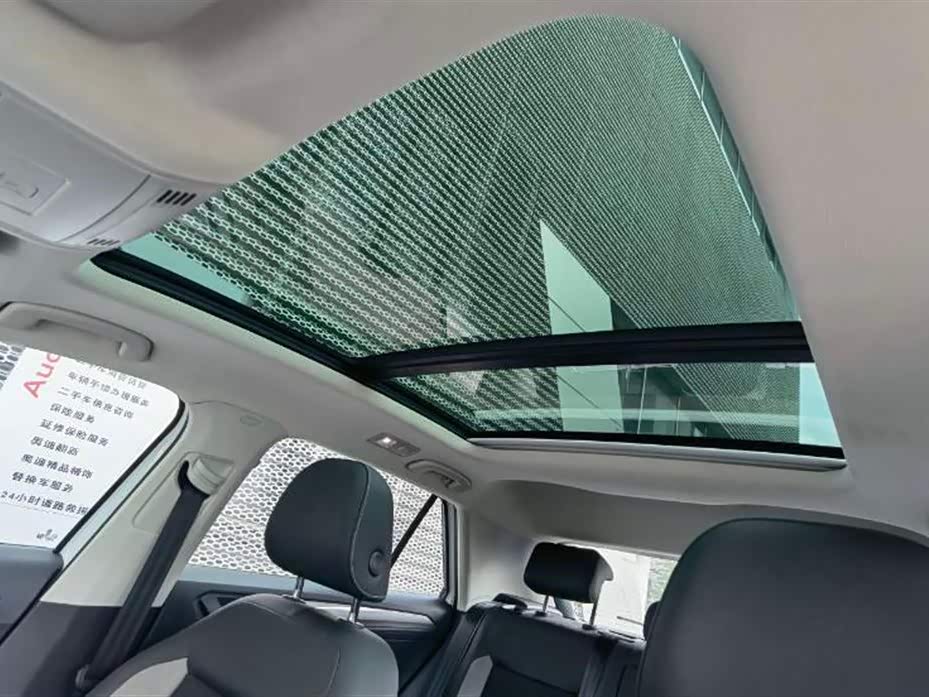 Volkswagen T-ROC exploring Songs