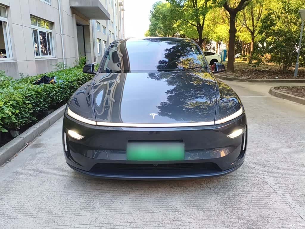 Tesla Model Y, 2025 3