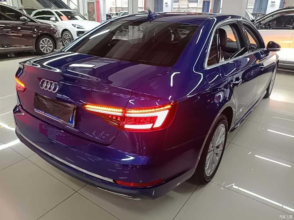 Audi A4L, 2020 все фото