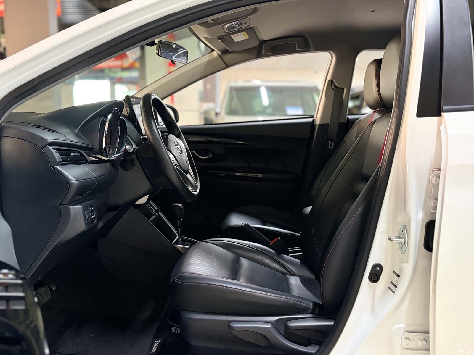 Toyota YARiS L, 2023 4