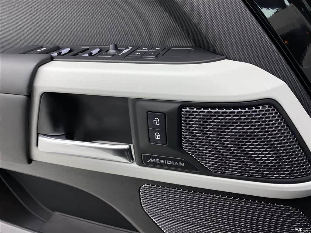 Land Rover Defender, 2023 22
