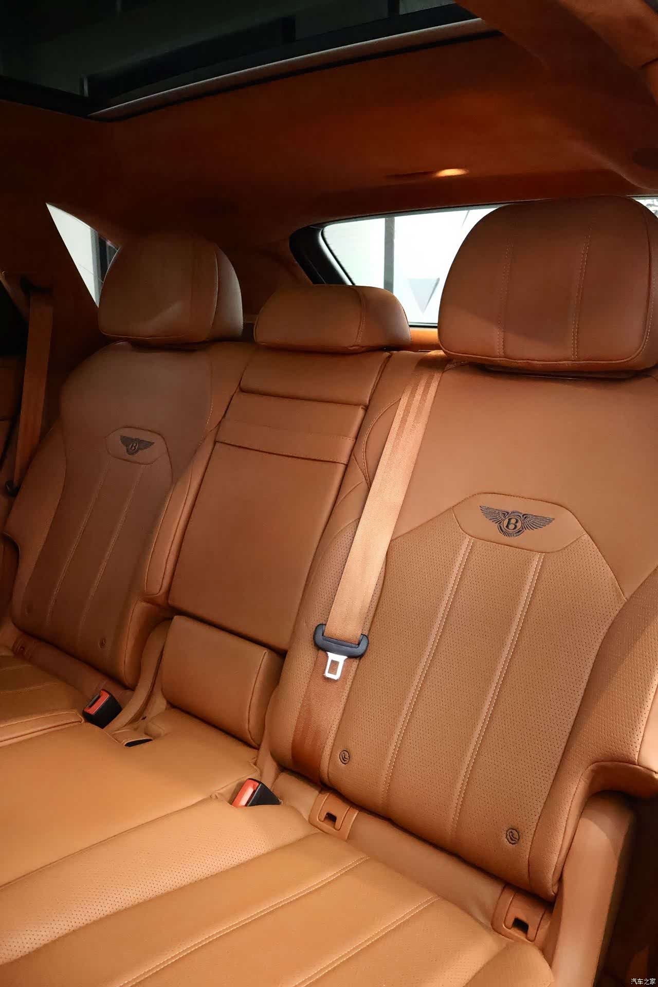 Bentley Bentayga, 2021 8