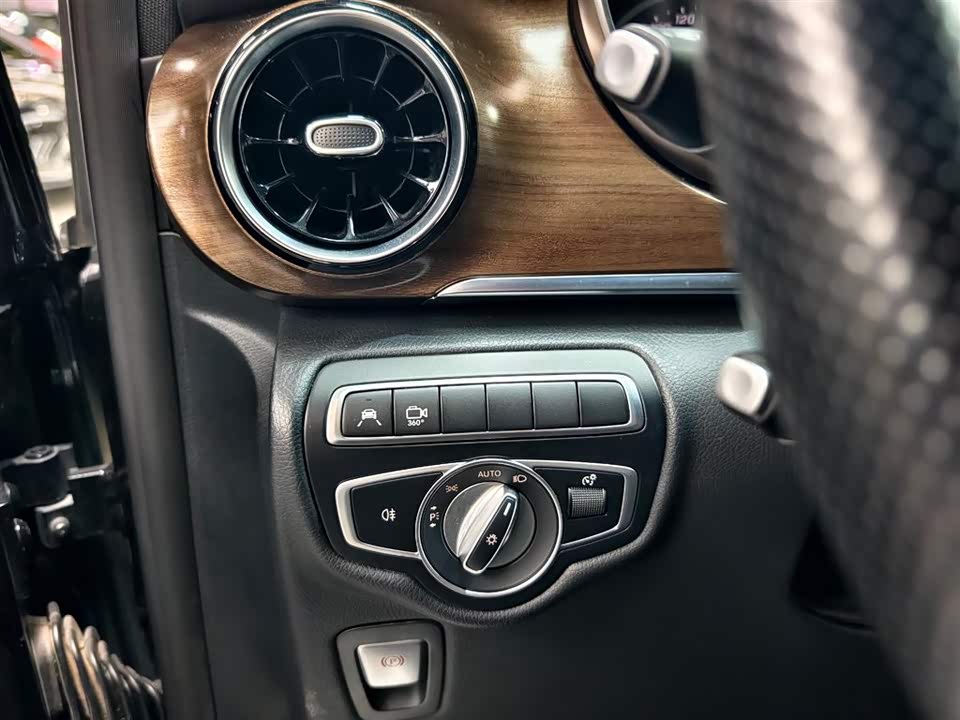 Mercedes-Benz V-class