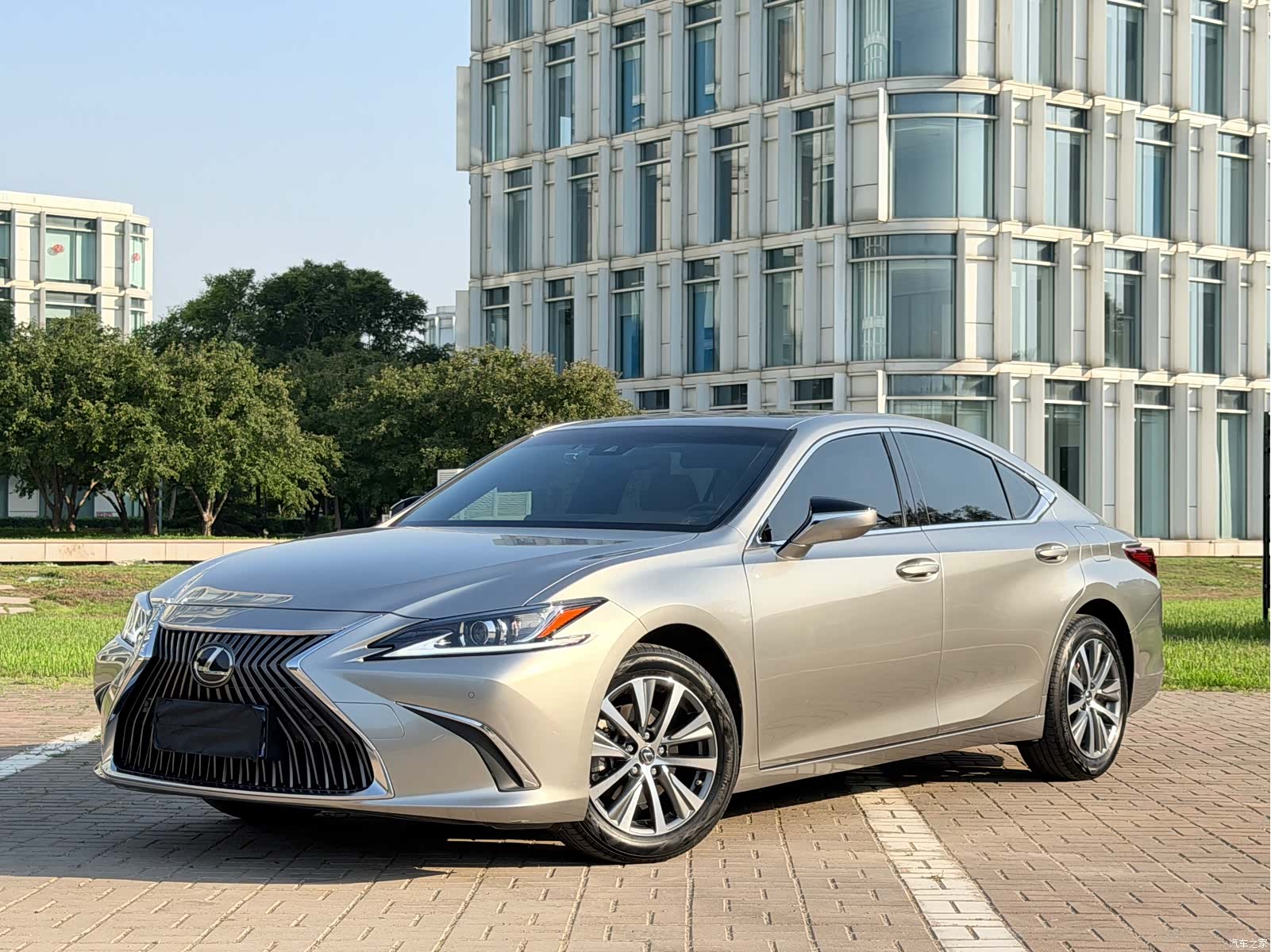 Lexus ES, 2021 1