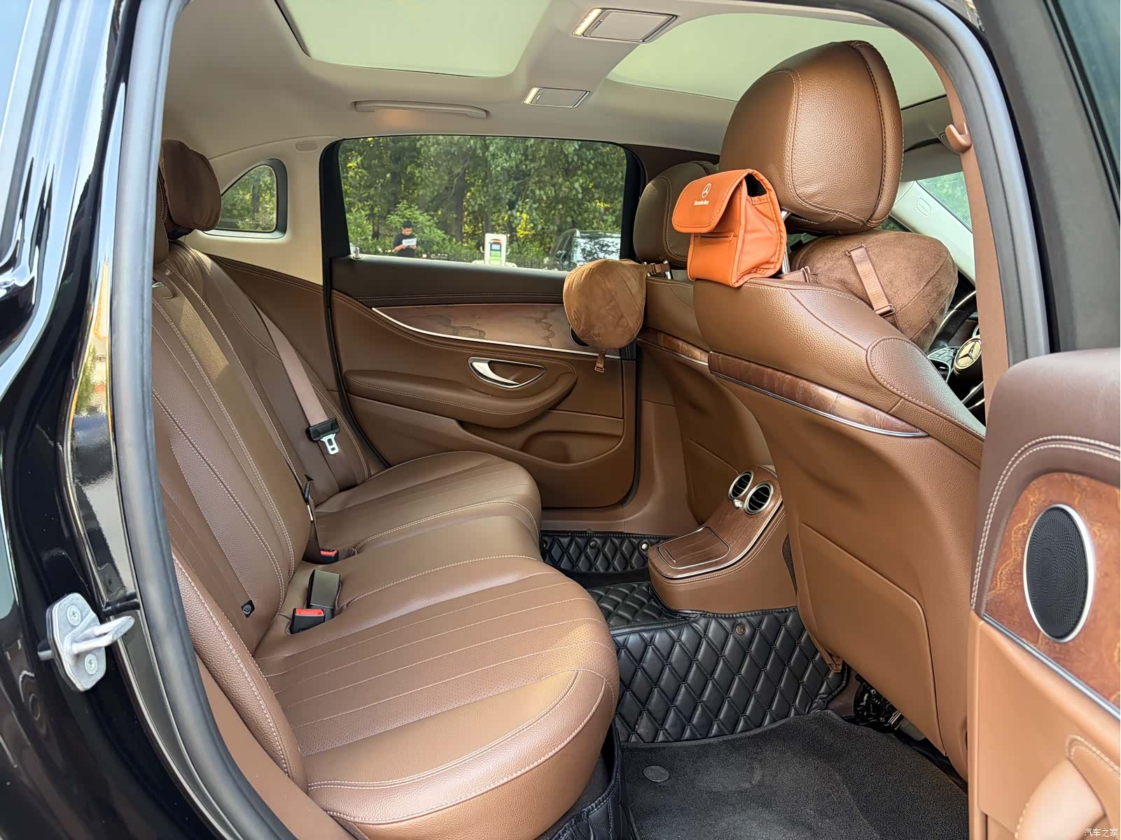 Mercedes-Benz E-Class, 2023 18