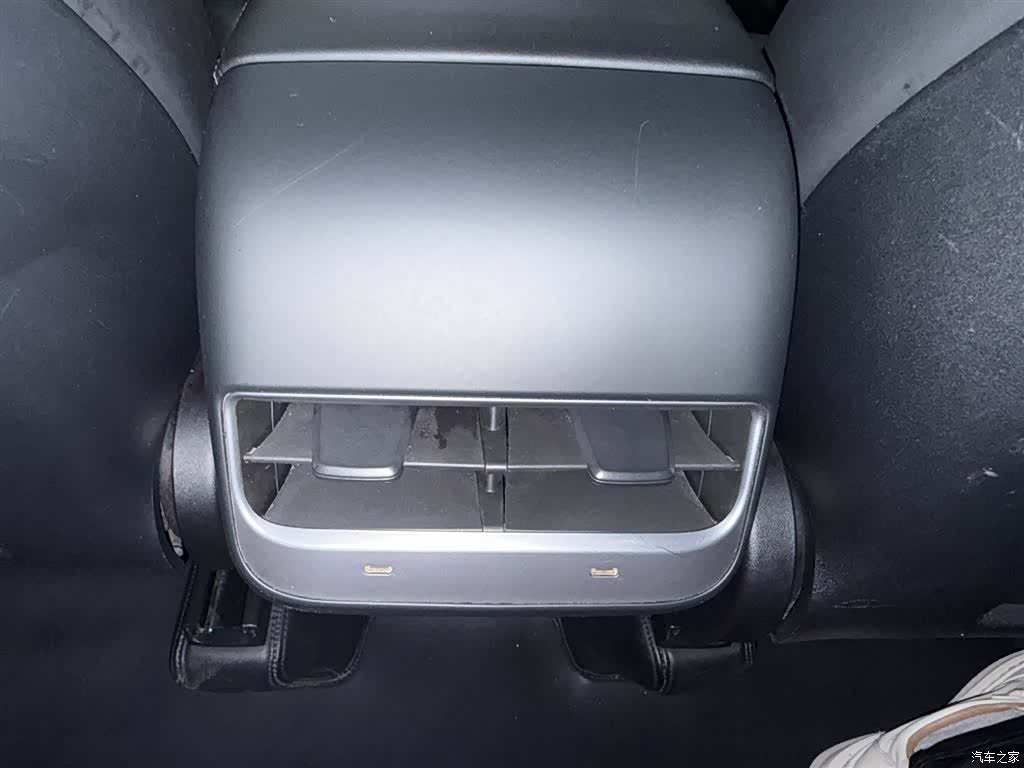 Tesla Model Y, 2023 17