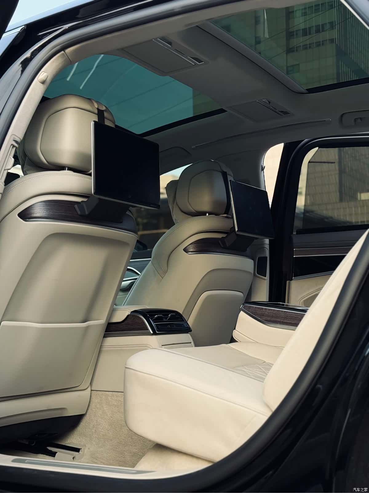 Audi A8L, 2023 9