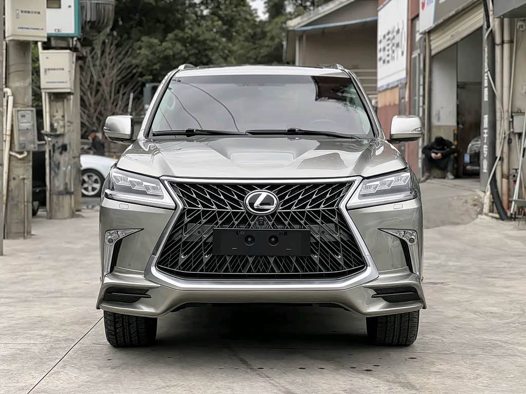 Lexus LX