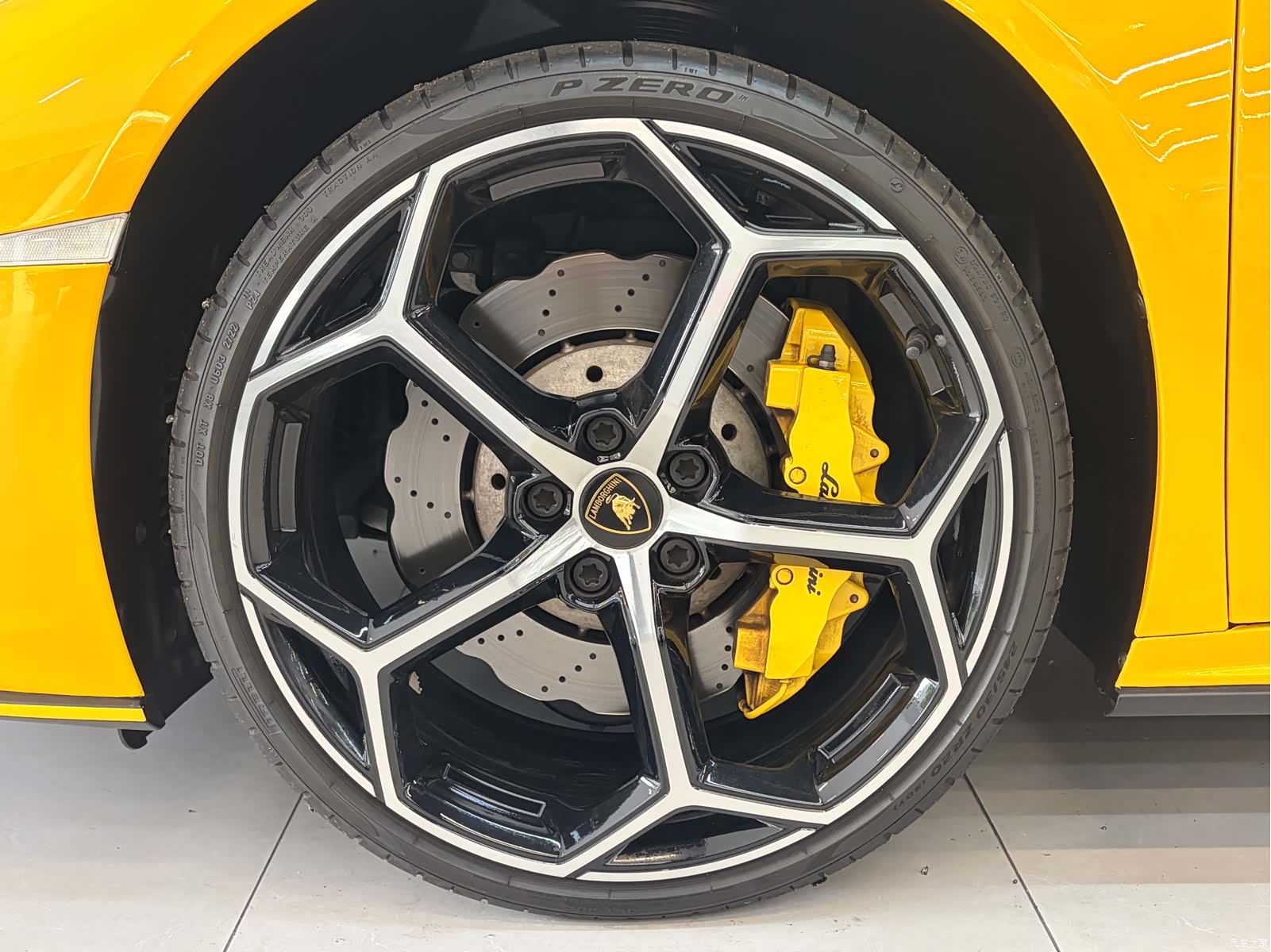Lamborghini Huracán, 2023 4