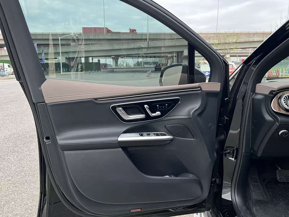 Mercedes-Benz EQE SUV