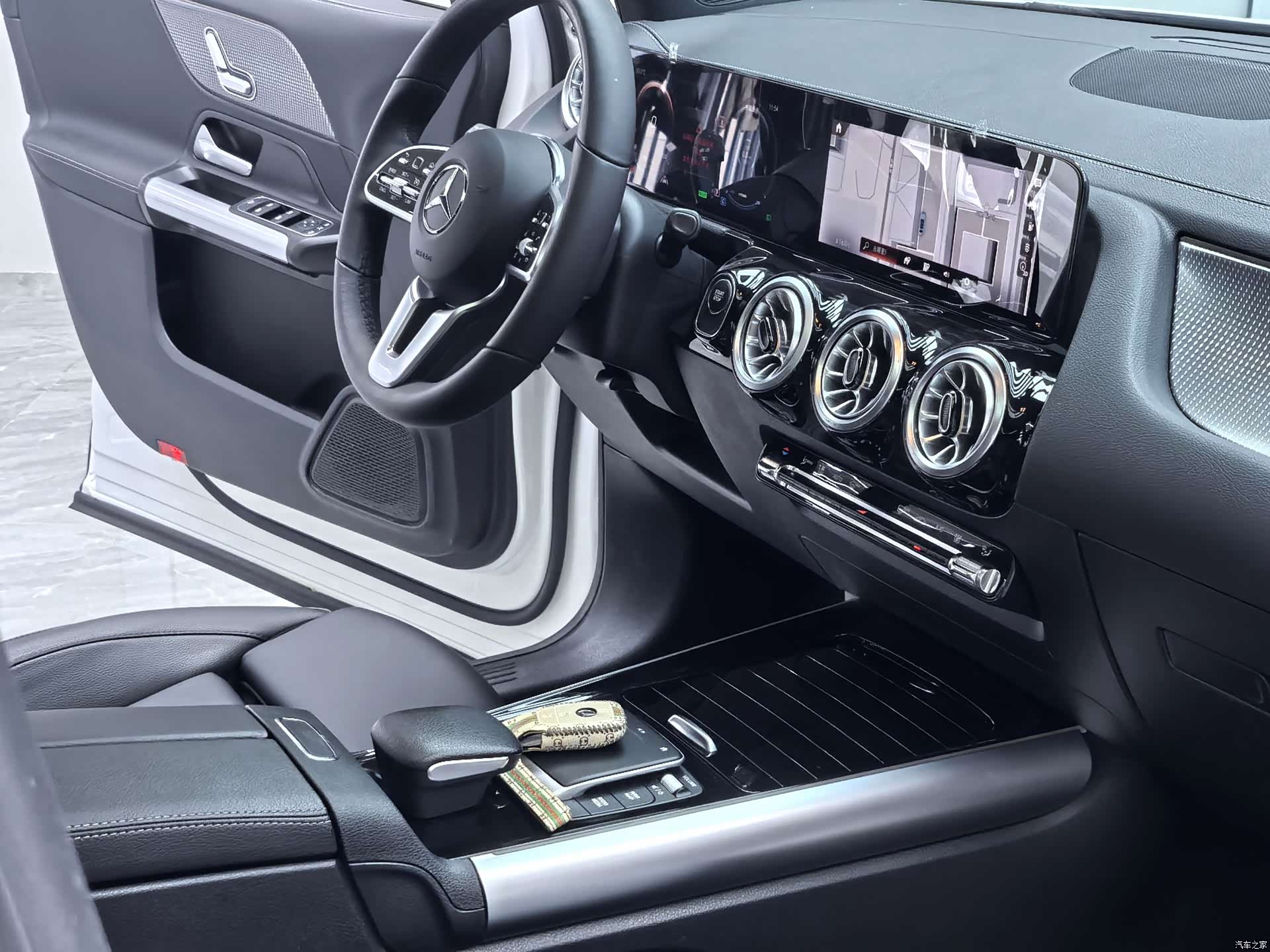 Mercedes-Benz EQA, 2022 8