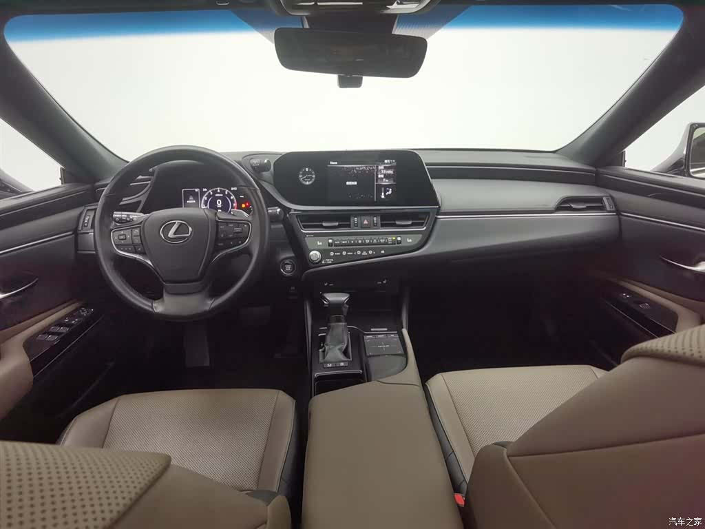 Lexus ES, 2021 все фото