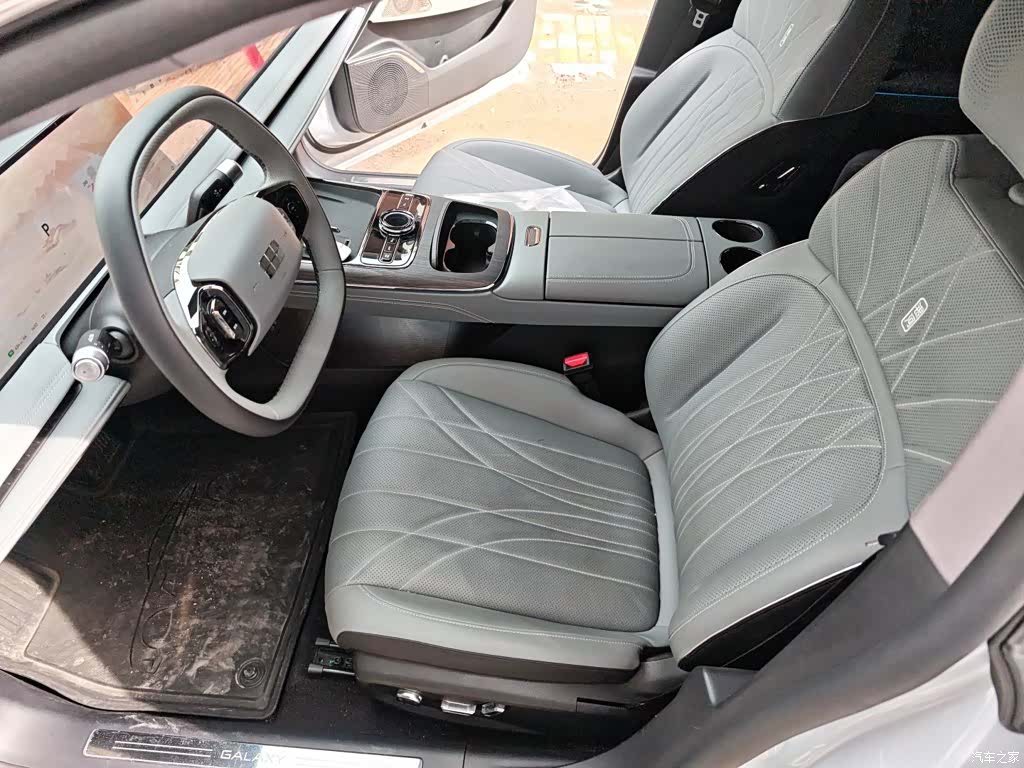 Geely E8, 2025 8