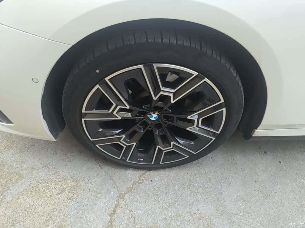 BMW 5 Series, 2024 23
