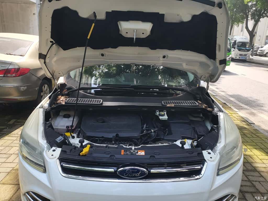 Ford Kuga, 2015 11
