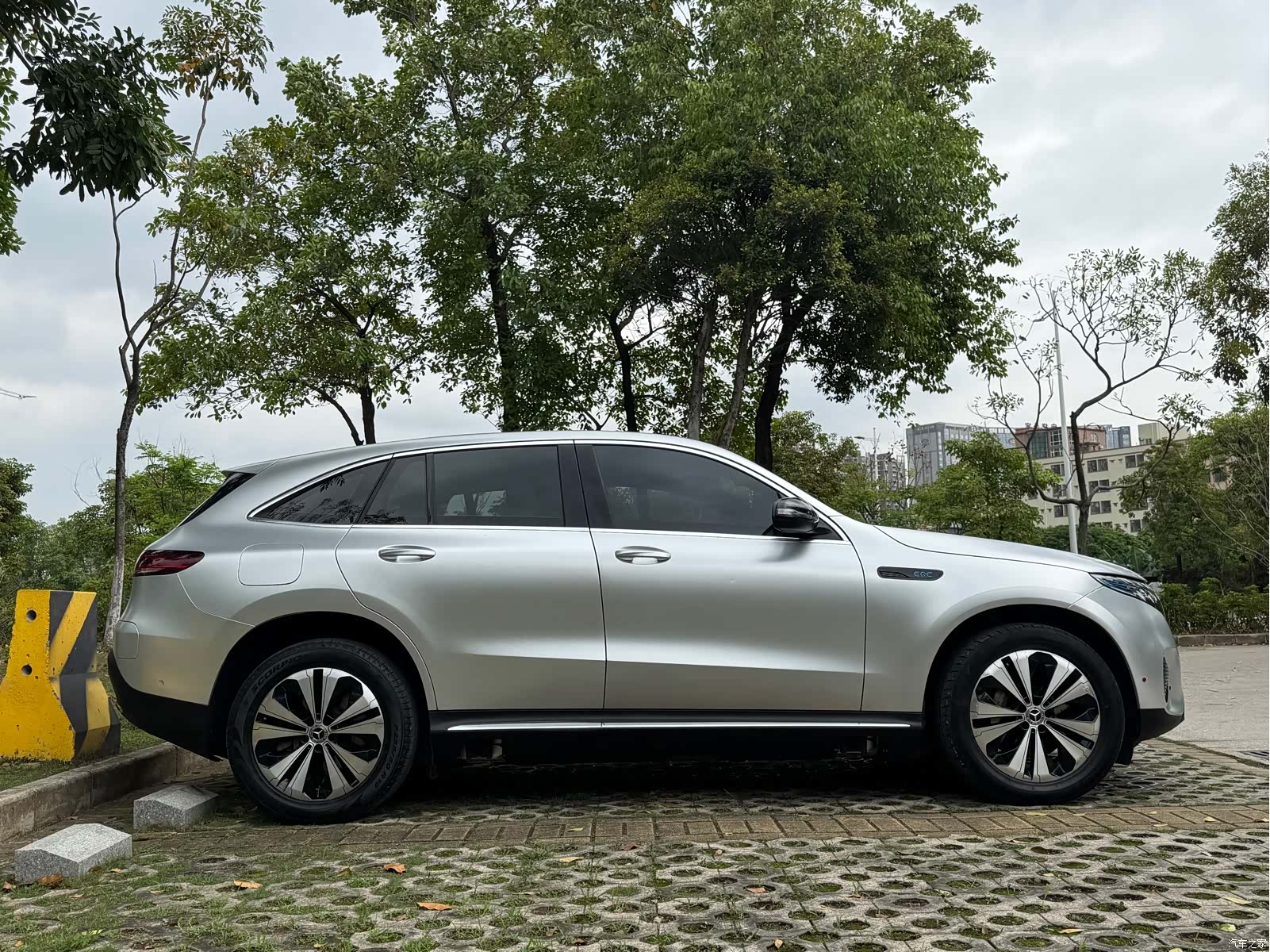 Mercedes-Benz EQC, 2021 4