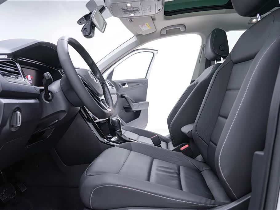 Volkswagen T-ROC exploring Songs