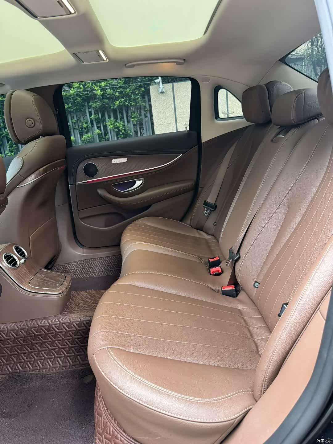 Mercedes-Benz E-Class, 2023 10