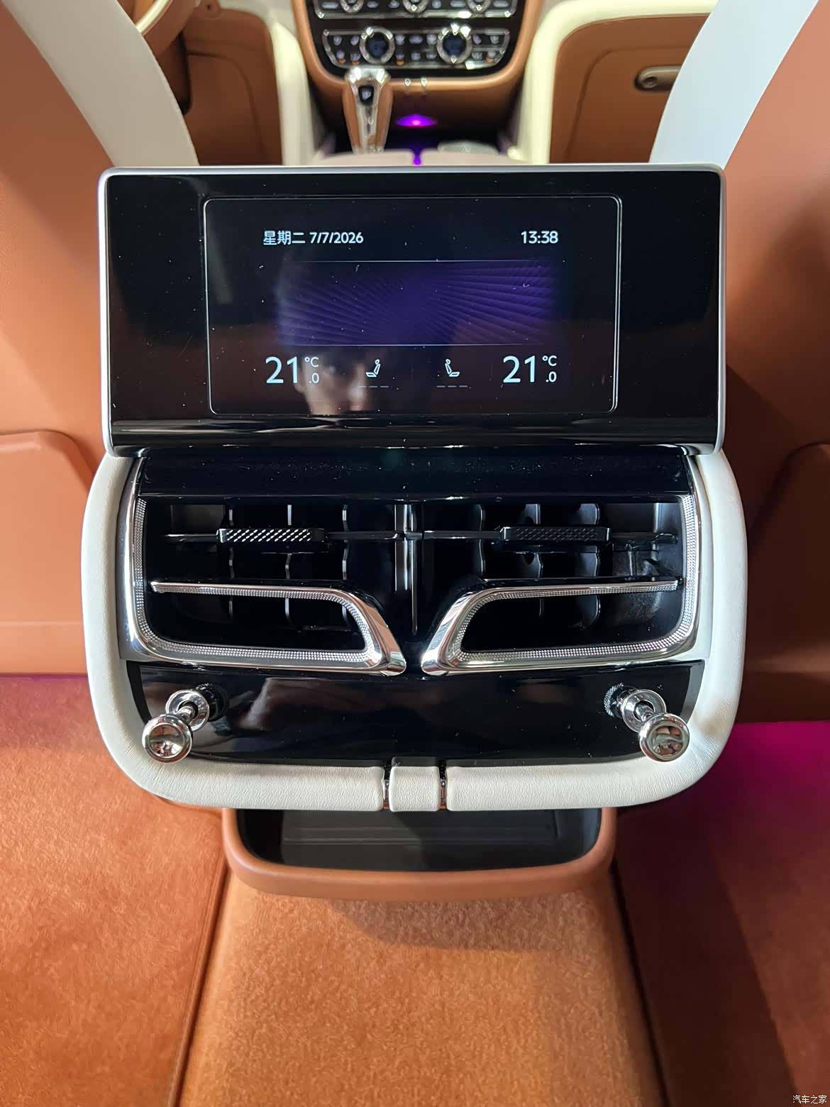 Bentley Bentayga, 2025 13