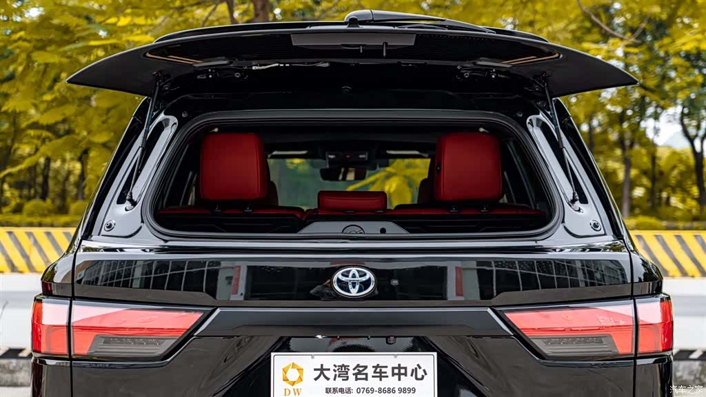 Toyota Sequoia, 1900 19