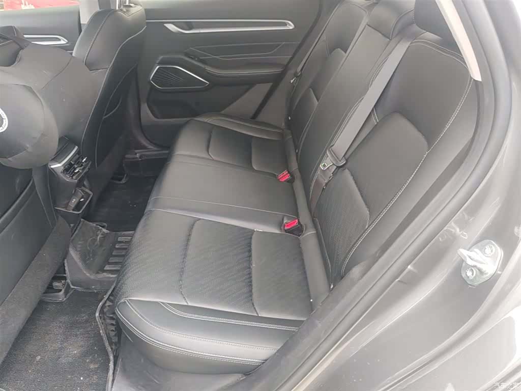 Geely Emgrand, 2023 17
