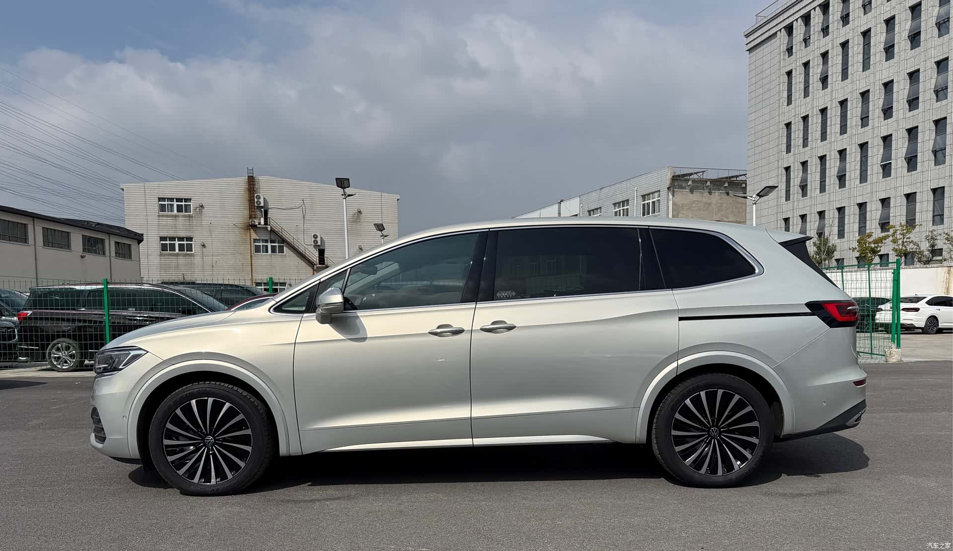 Volkswagen Viloran, 2022 20