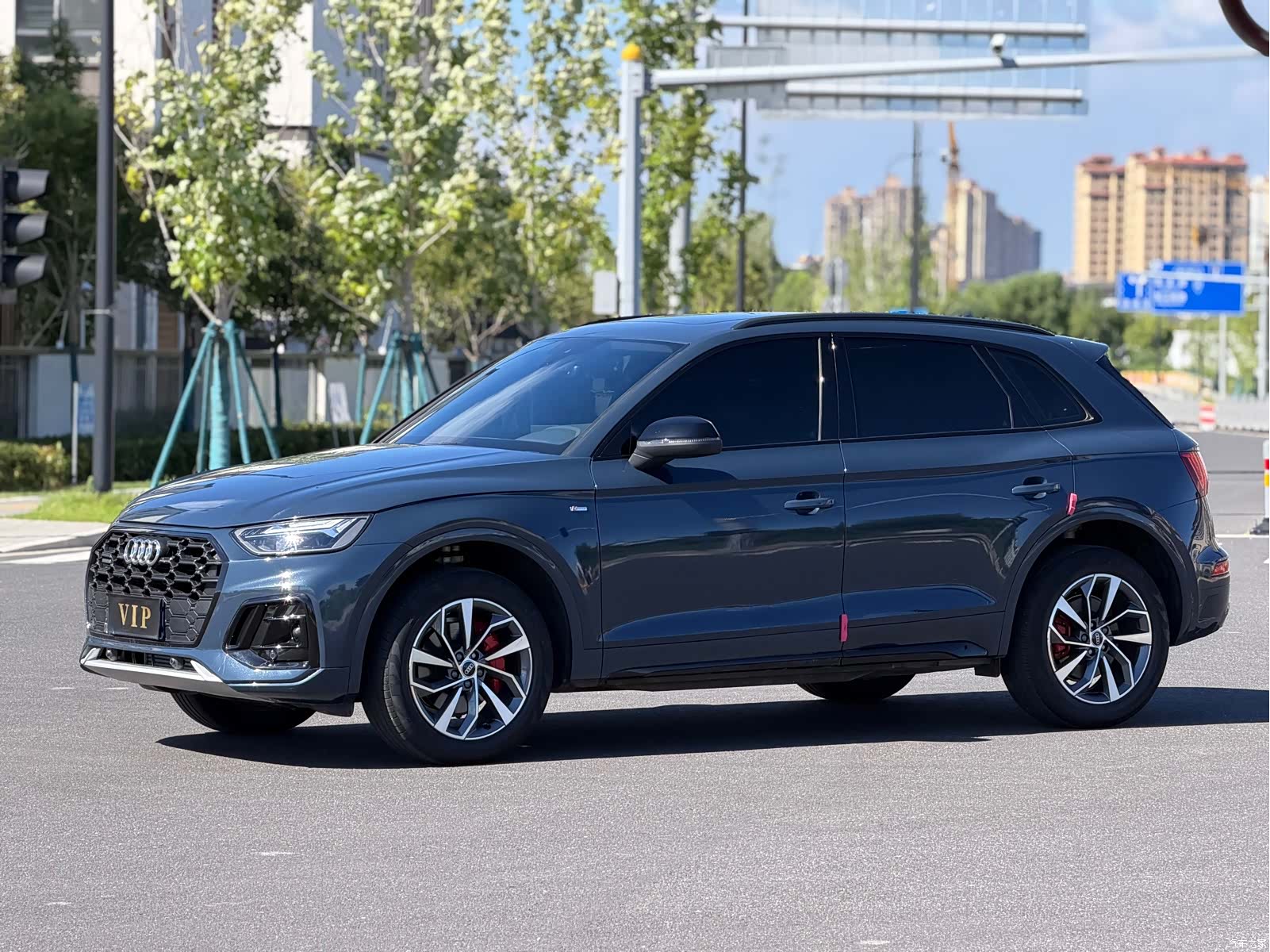 Audi Q5L, 2025 10