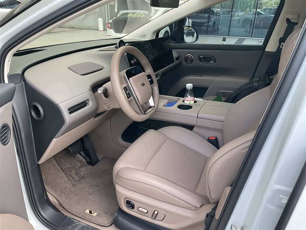 Li Auto i8, 2025 6