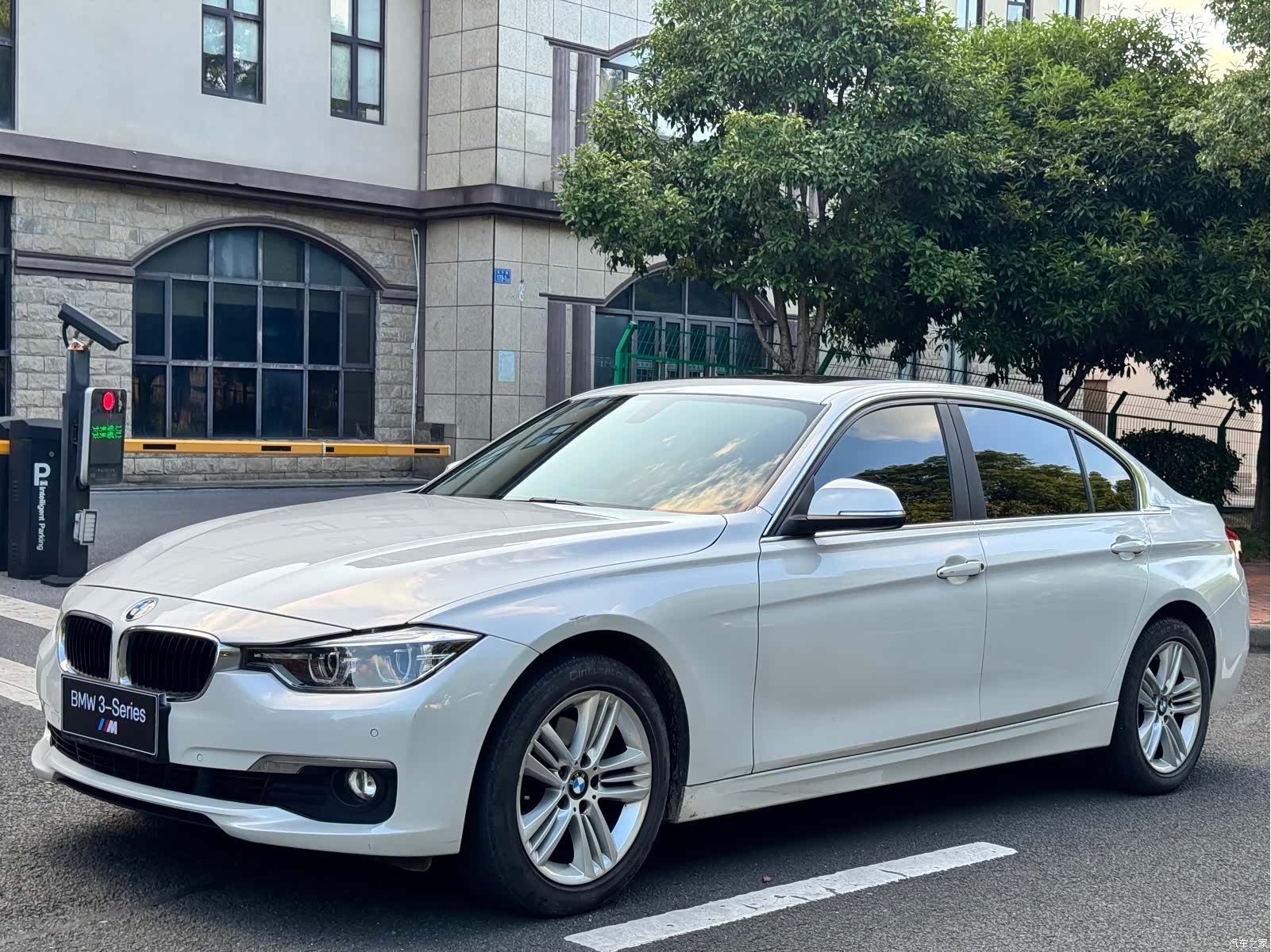 BMW 3 Series, 2016 1
