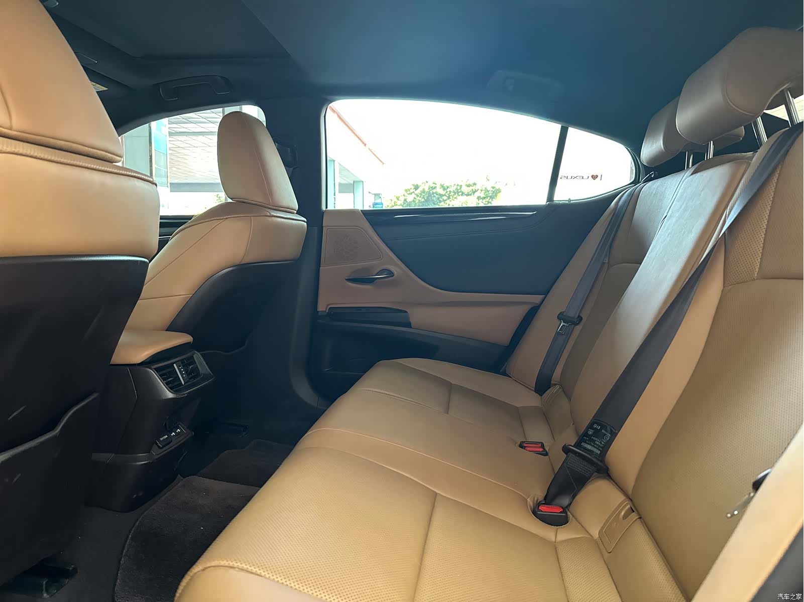Lexus ES, 2021 7