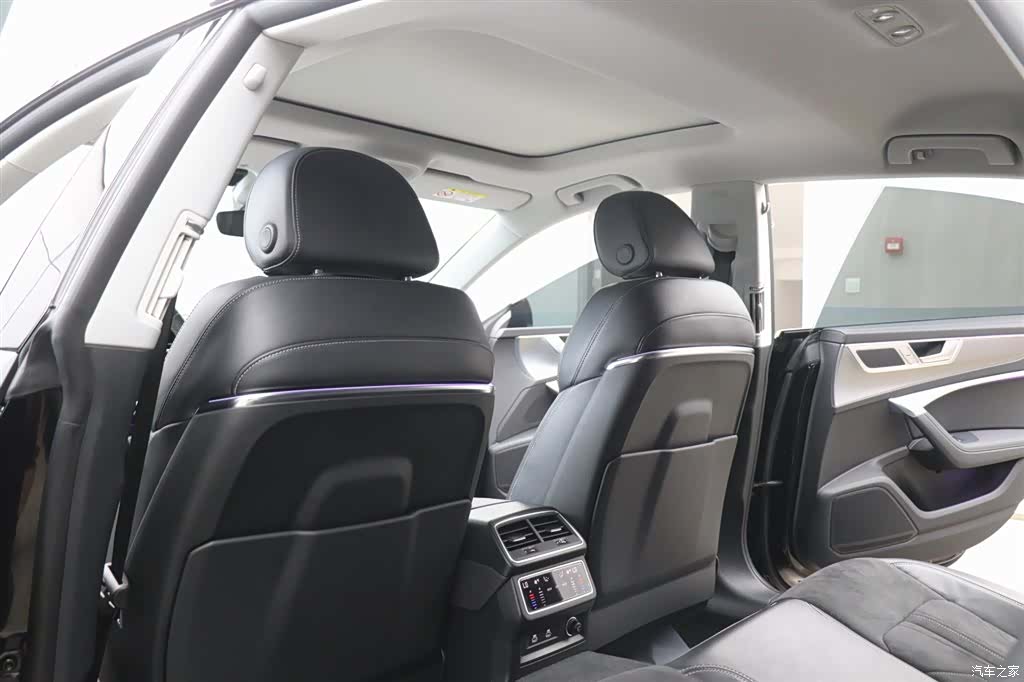 Audi A7L, 2024 21