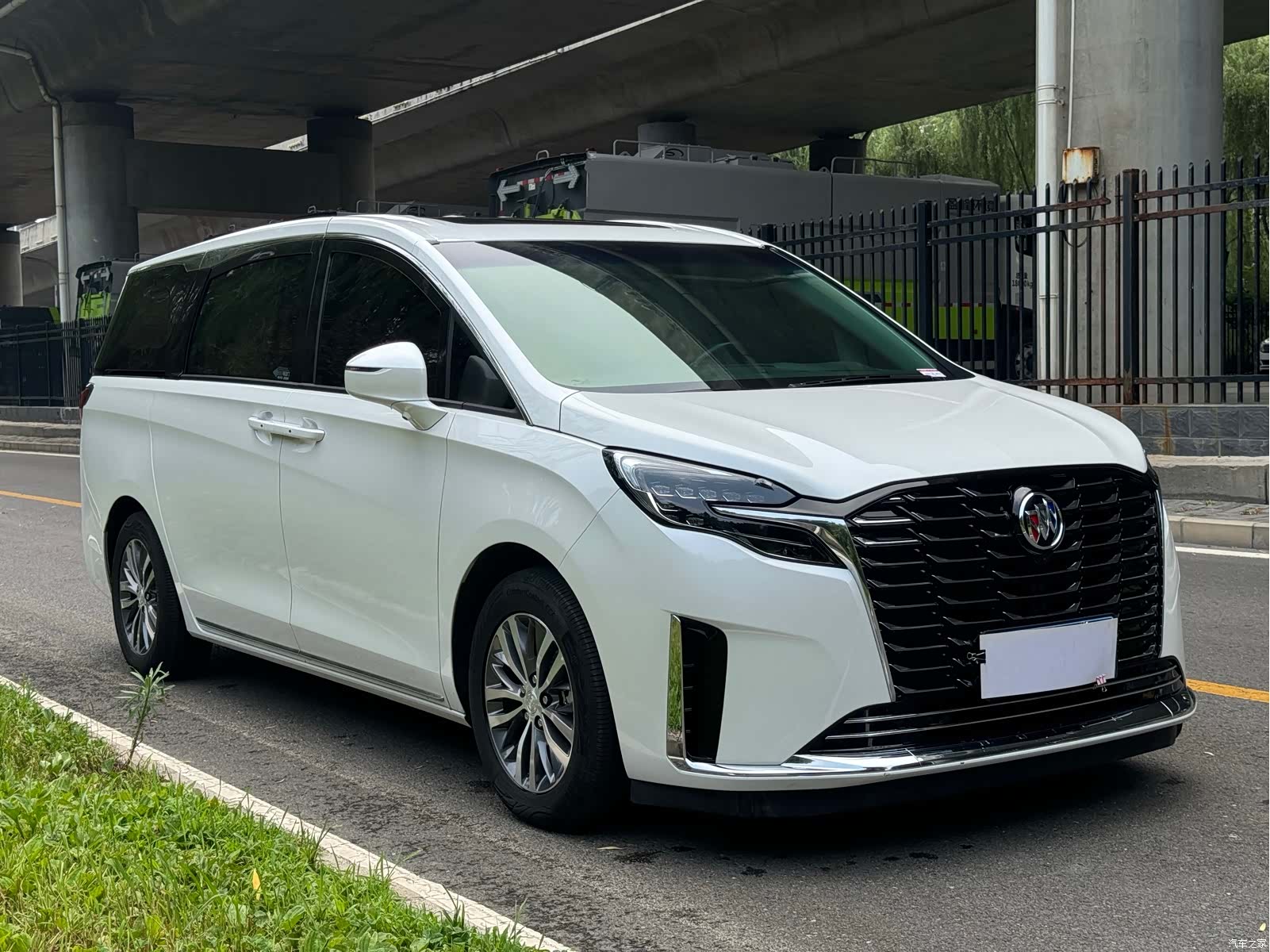 Buick GL8, 2023 3