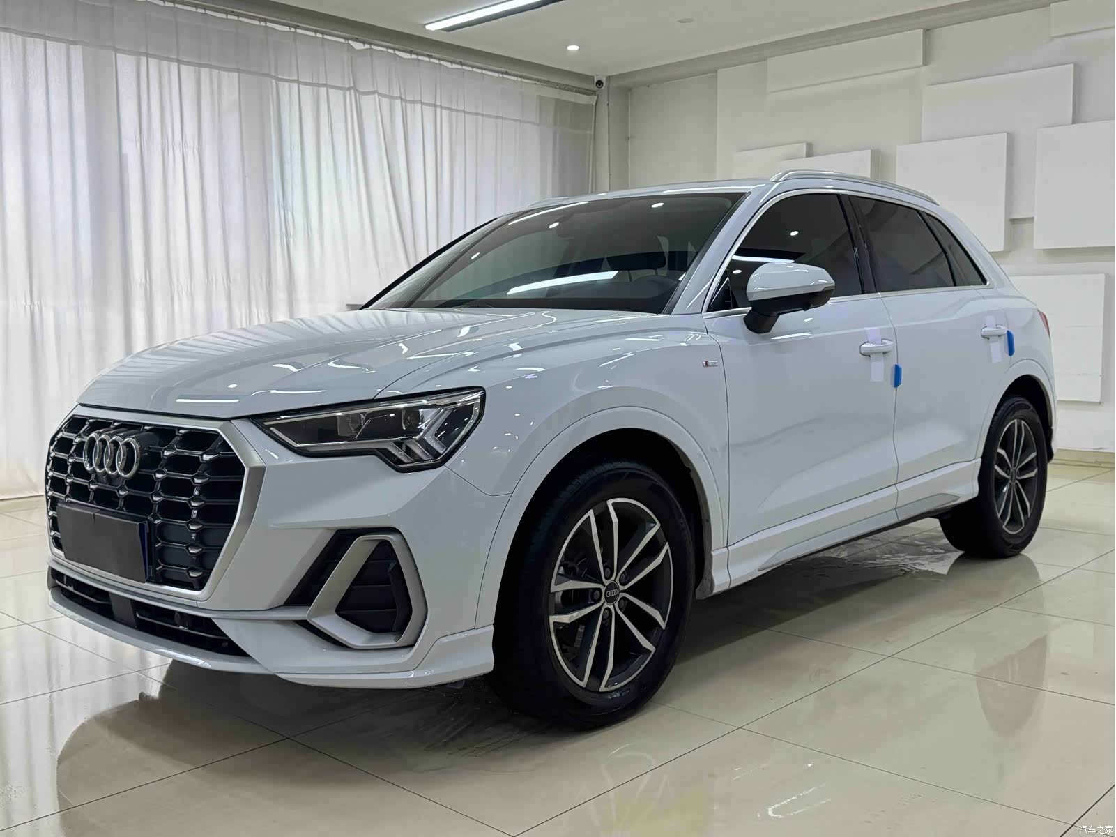 Audi Q3, 2022 1