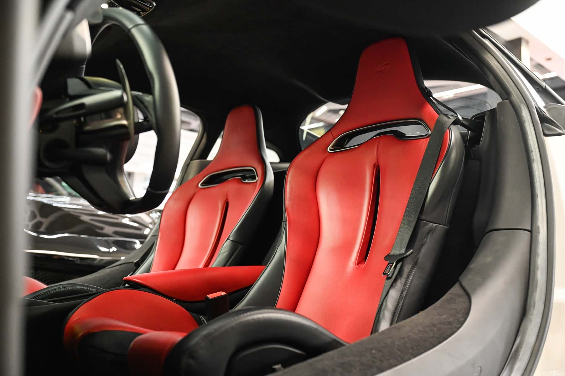 McLaren Artura, 2025 все фото