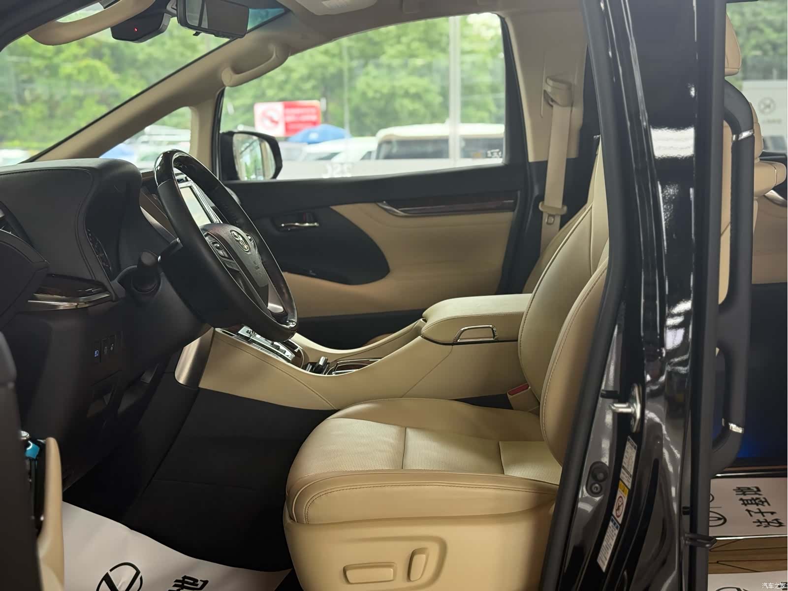 Toyota Alphard, 2019 11