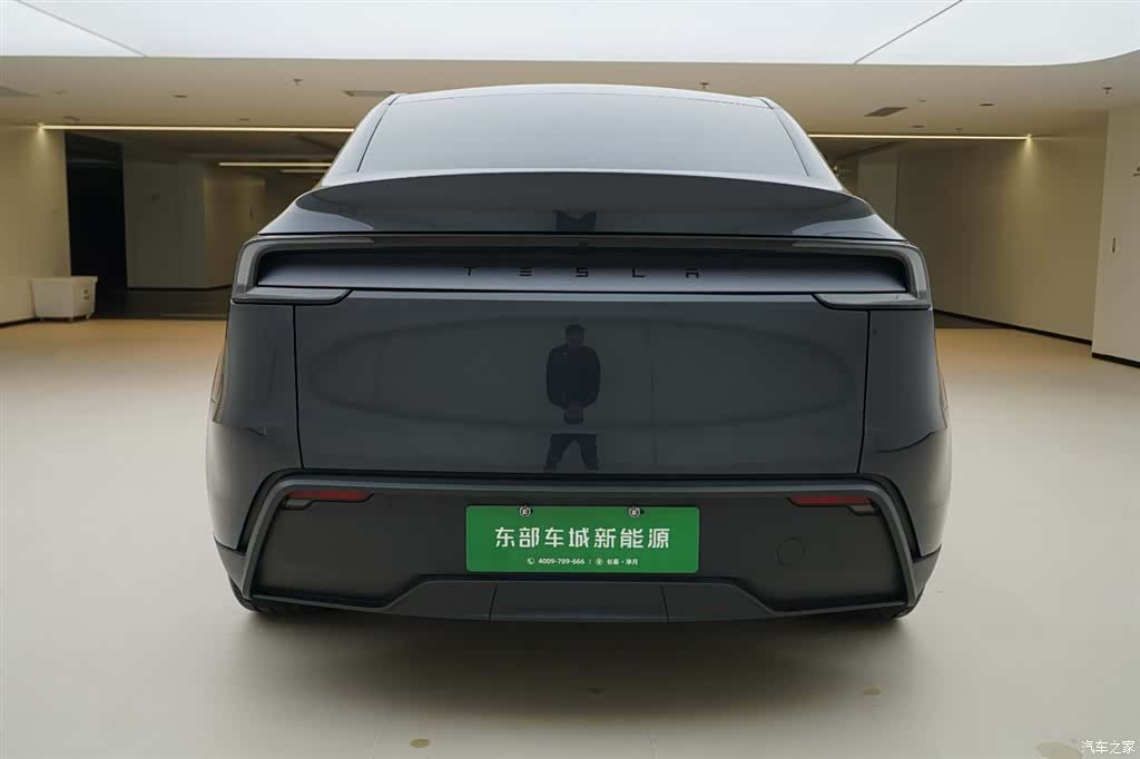 Tesla Model Y, 2025 4