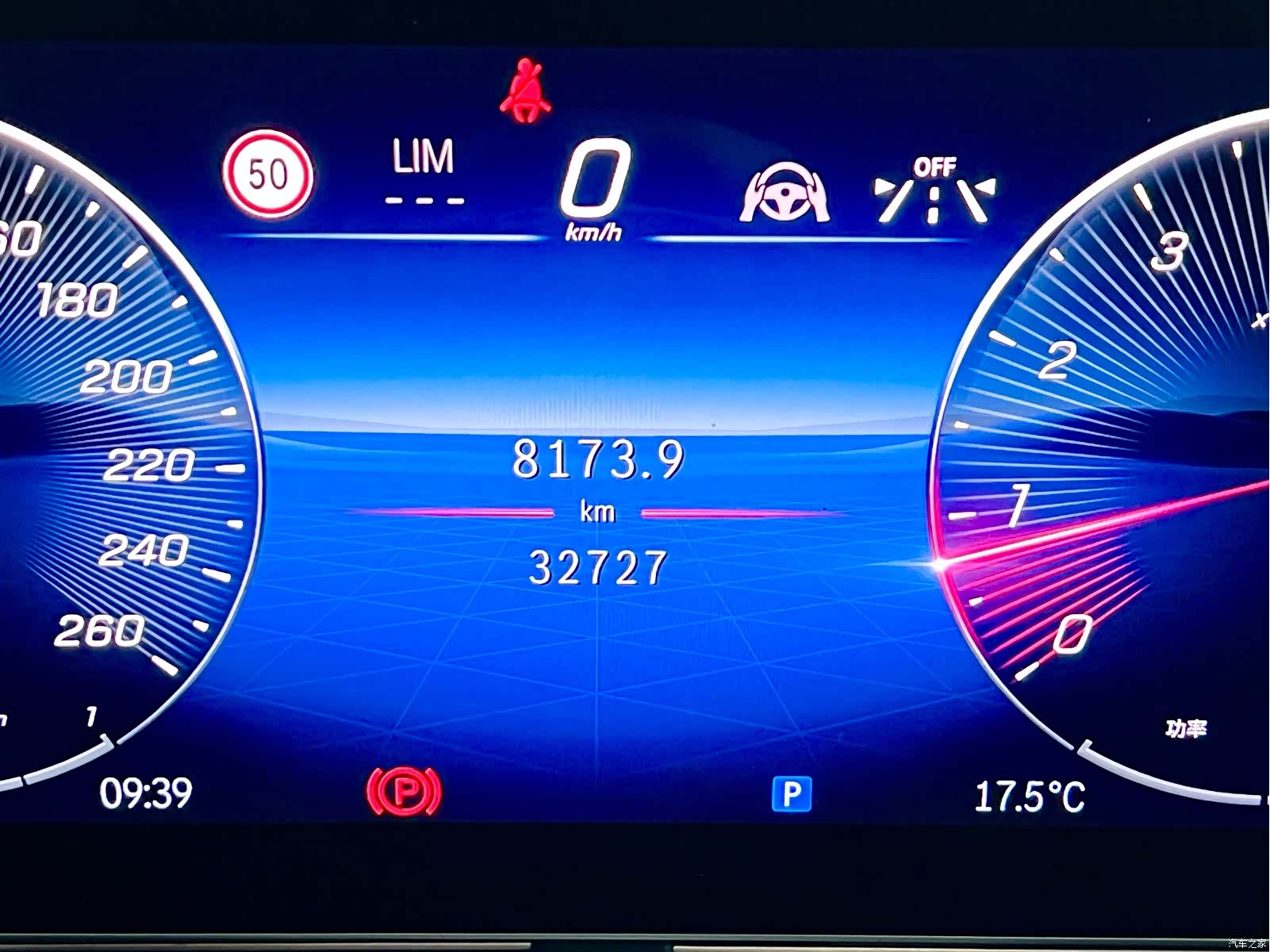 Mercedes-Benz V-Class, 2025 13