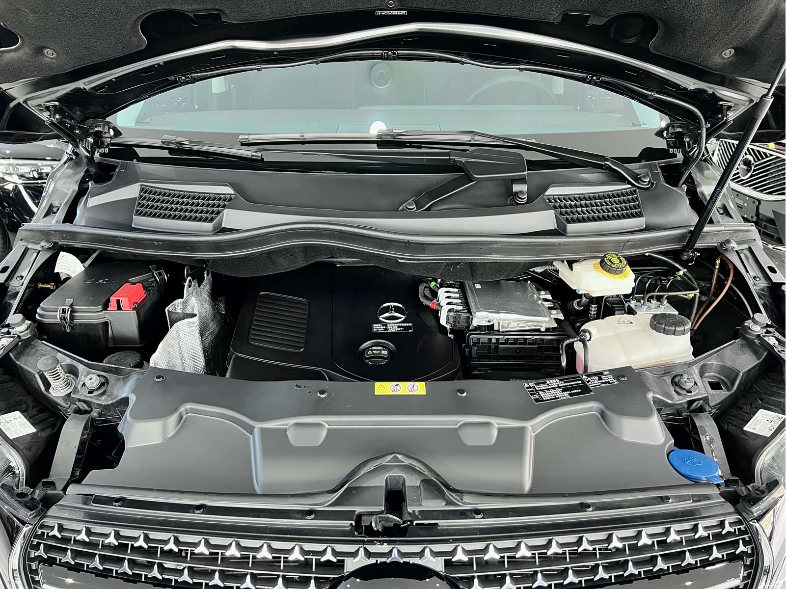 Mercedes-Benz V-Class, 2025 26