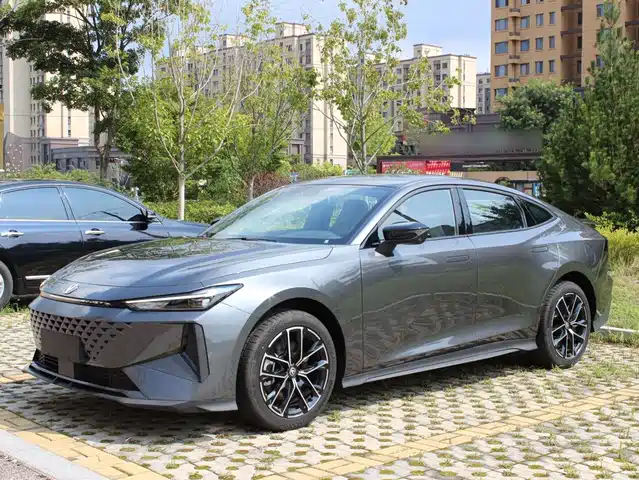 Changan UNI-V iDD 2025 — купить из Китая под заказ