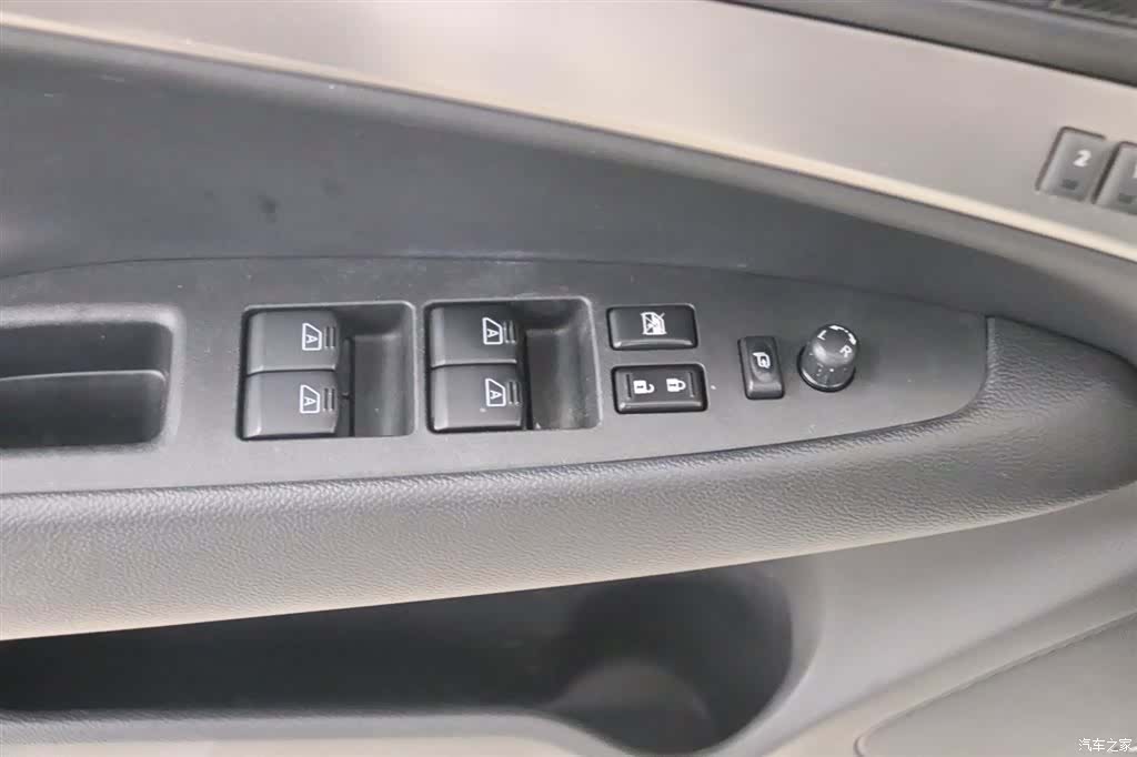 Infiniti G25, 2011 12