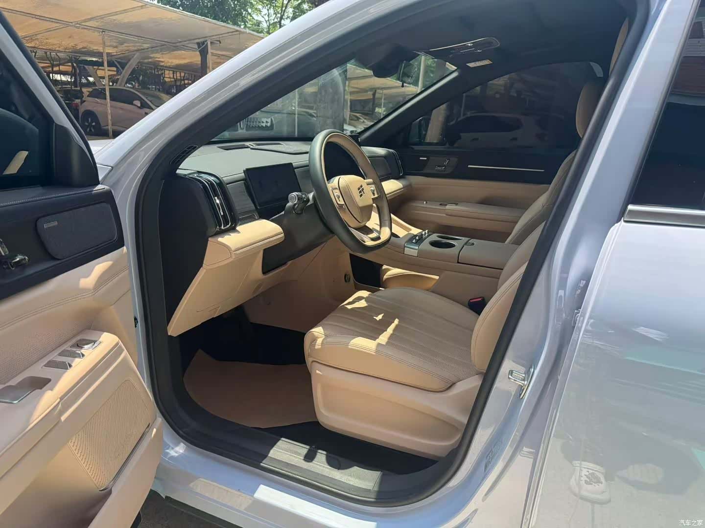 Jetour L7, 2025 4