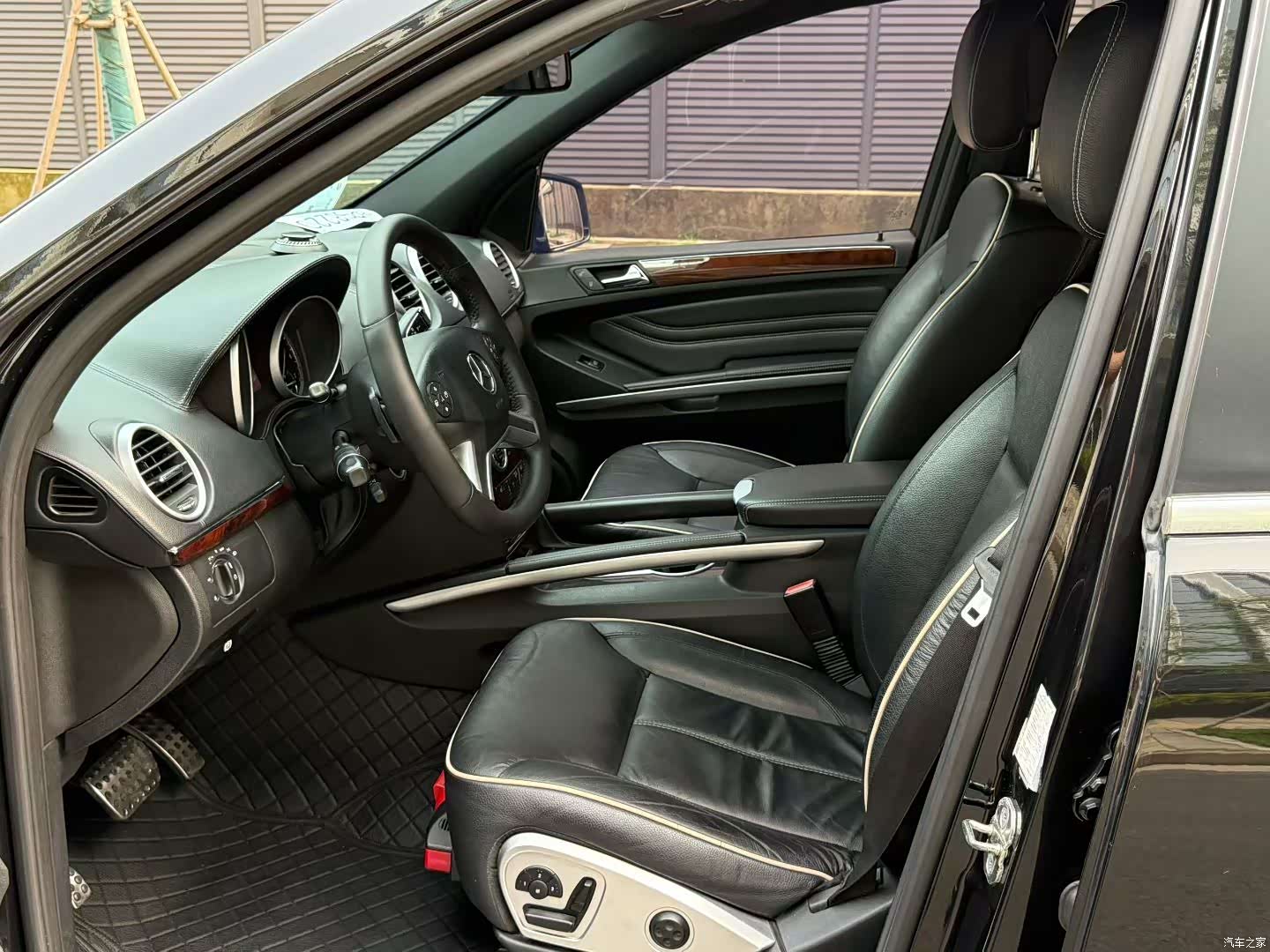 Mercedes-Benz M-Class, 2011 4